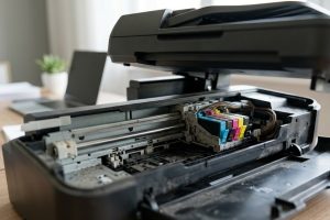 Открытый струйный принтер Canon PIXMA с видимой печатающей головкой
