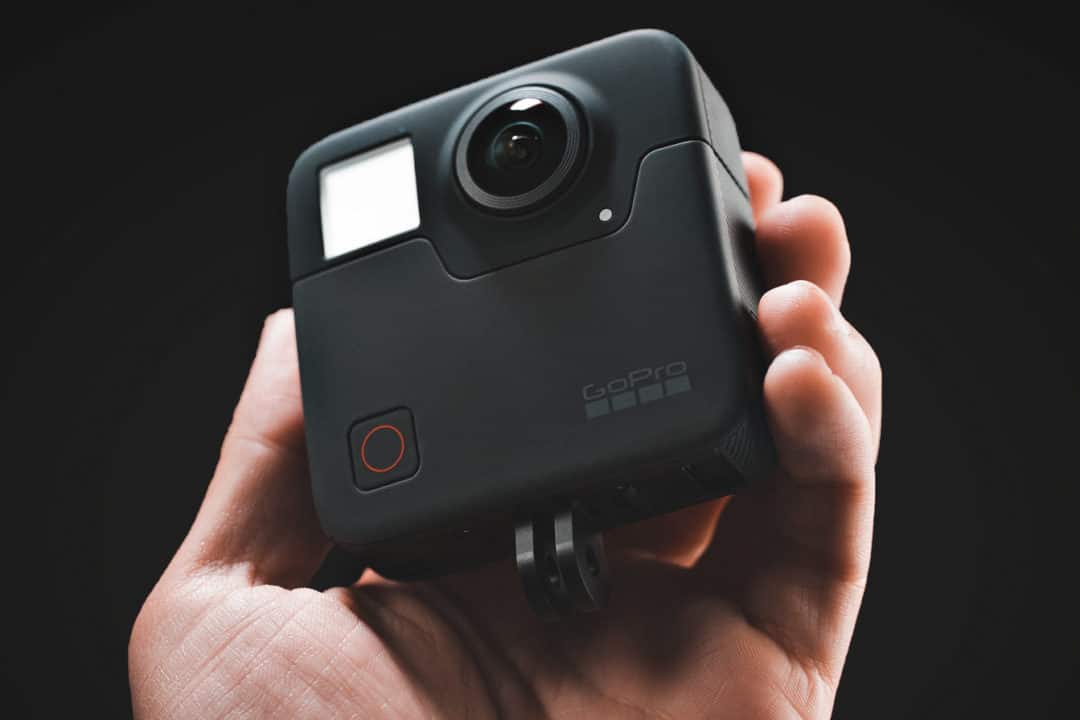 Камеры до 40000 рублей. GOPRO Hero 10. Экшн-камера insta360 go 2. Экшн-камера insta360 go2 аксессуары. Компактные фотоаппараты 2020 года.